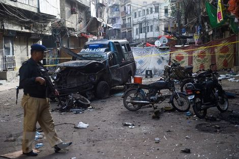 Tấn công đoàn xe chở quan chức tại Pakistan, 11 người thiệt mạng