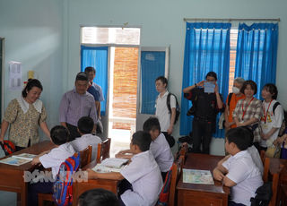 Hội Trợ giúp Trẻ em Việt Nam - Nhật Bản thăm Trường Nuôi dạy trẻ em khuyết tật tỉnh