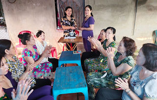 Hỗ trợ phụ nữ nông thôn tiếp cận công nghệ số Hỗ trợ phụ nữ nông thôn tiếp cận công nghệ số