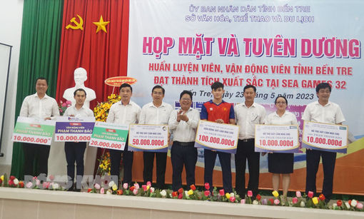 Thành tích xuất sắc vì màu cờ sắc áo Thành tích xuất sắc vì màu cờ sắc áo