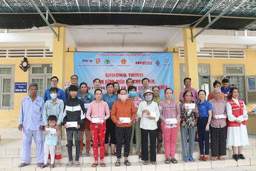 Tầm soát dinh dưỡng cho 300 trẻ em có hoàn cảnh khó khăn ở Bến Tre