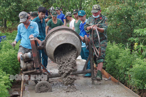 Chiến dịch “Hành quân xanh” tại xã Vĩnh Bình, huyện Chợ Lách Chiến dịch “Hành quân xanh” tại xã Vĩnh Bình, huyện Chợ Lách