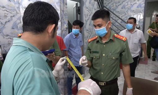 Khám xét, thu giữ 2 viên đạn và quả nổ tự chế liên quan đến nhóm 31 đối tượng bị bắt trên cầu Rạch Miễu Khám xét, thu giữ 2 viên đạn và quả nổ tự chế liên quan đến nhóm 31 đối tượng bị bắt trên cầu Rạch Miễu