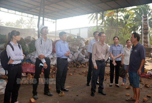 Khảo sát một số cơ sở sản xuất than thiêu kết trên địa bàn huyện Giồng Trôm