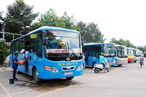 Xe bus tuyến Giồng Trôm - Ba Tri chạy rất nhanh, rước khách không đúng điểm quy định Xe bus tuyến Giồng Trôm - Ba Tri chạy rất nhanh, rước khách không đúng điểm quy định