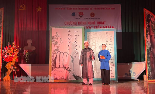 Chương trình nghệ thuật lưu động “Tự hào tiếp bước tiền nhân”