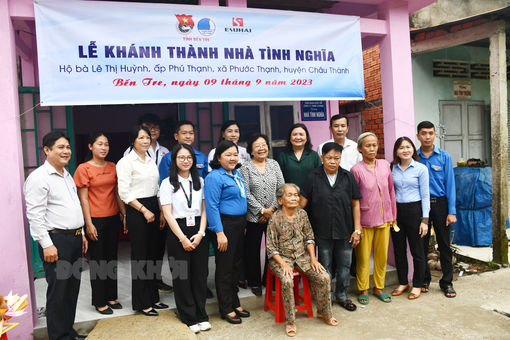 Khánh thành công trình Nhà tình nghĩa tại huyện Châu Thành và Giồng Trôm