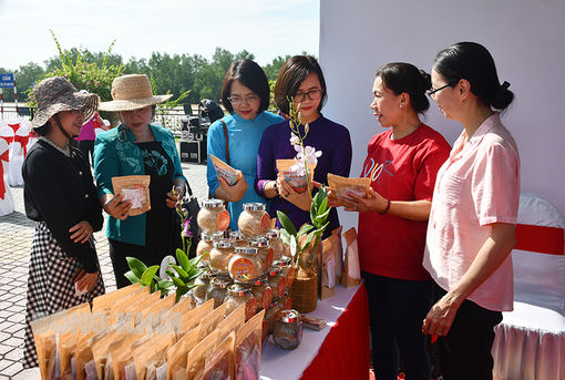 Khai mạc hội chợ giới thiệu sản phẩm khởi nghiệp - OCOP của phụ nữ khu vực phía Nam