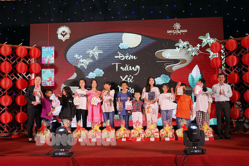 Thư viện Nguyễn Đình Chiểu tổ chức đón Trung thu cho trẻ em Làng SOS