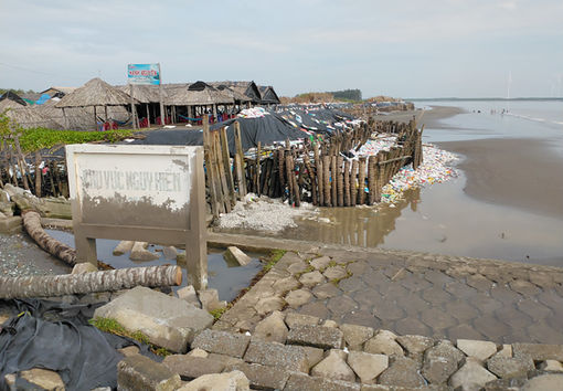 Công bố tình huống khẩn cấp sạt lở, xâm thực bờ biển huyện Ba Tri