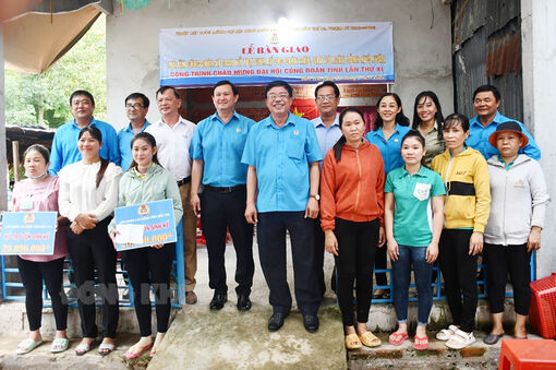 Kịp thời biểu dương, tôn vinh, nhân rộng điển hình tiên tiến trong công chức và người lao động