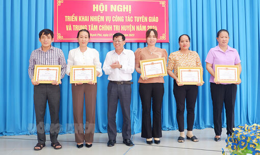 Thạnh Phú tổng kết tình hình hoạt động ngành tuyên giáo và trung tâm chính trị năm 2023
