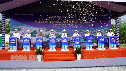 Triển khai thi công Dự án Nâng cao tĩnh không các cầu đường bộ cắt qua tuyến đường thủy nội địa quốc gia - giai đoạn 1