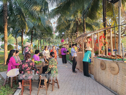 Vui tươi không gian Chợ Quê ngày Tết