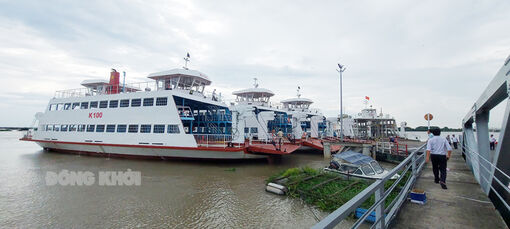 Bến phà tạm Rạch Miễu thu phí đối với hành khách đi mô tô, xe máy Bến phà tạm Rạch Miễu thu phí đối với hành khách đi mô tô, xe máy