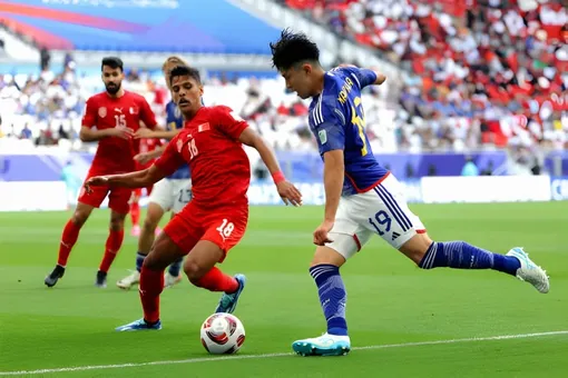 Thủ môn sai lầm, Nhật Bản vẫn tiến vào Tứ kết Asian Cup
