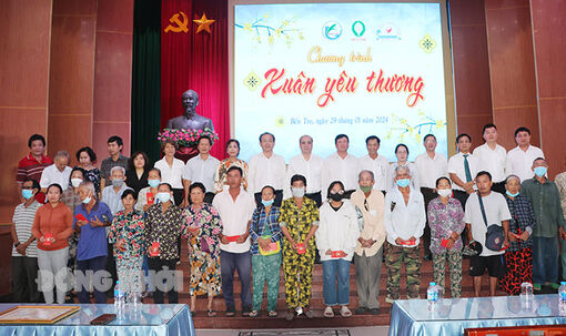 Có quà Tết thêm ấm lòng ngày xuân