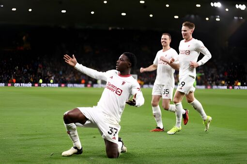 Rượt đuổi nghẹt thở, MU đánh bại Wolves phút 90+7