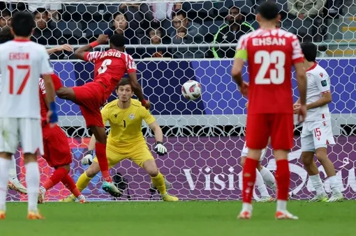 Xác định đội bóng đầu tiên vào bán kết Asian Cup