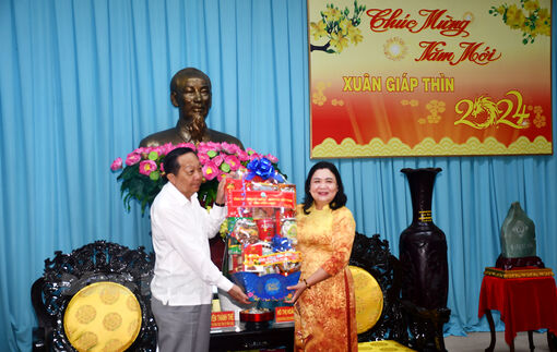 Đoàn công tác của tỉnh Vĩnh Long đến thăm, chúc Tết Bến Tre