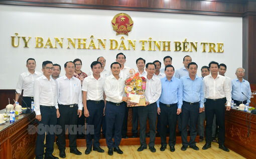 Đoàn công tác TP. Hồ Chí Minh đến chúc Tết UBND tỉnh