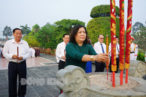 Viếng Nghĩa trang liệt sĩ tỉnh dịp Tết Nguyên đán Giáp Thìn 2024