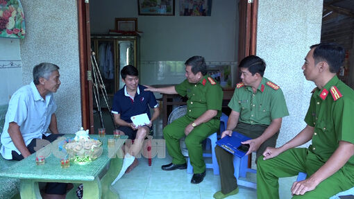 Thăm hỏi, động viên cán bộ công an bị thương