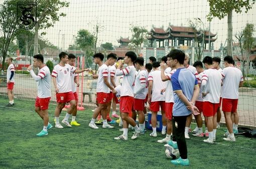 Đội bóng của HLV Park Hang Seo thua sát nút