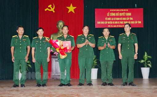 Công bố quyết định tổ chức lại cơ quan Bộ Chỉ huy Quân sự tỉnh Công bố quyết định tổ chức lại cơ quan Bộ Chỉ huy Quân sự tỉnh