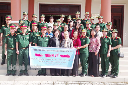 Xây dựng người phụ nữ quân đội phát triển toàn diện Xây dựng người phụ nữ quân đội phát triển toàn diện
