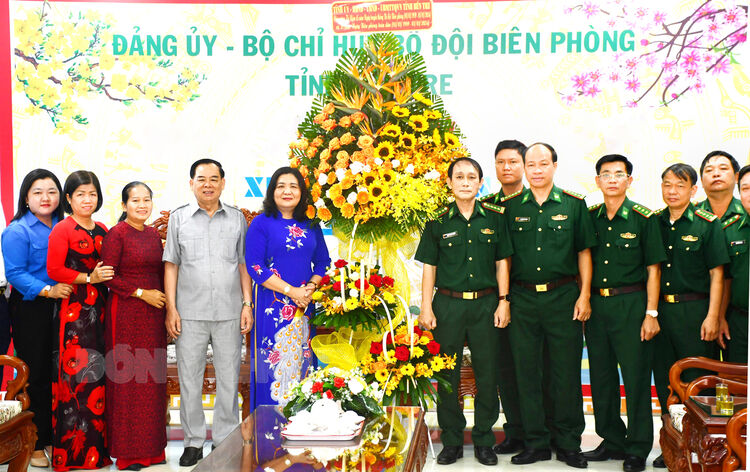 Quyền Bí thư Tỉnh ủy - Chủ tịch HĐND tỉnh Hồ Thị Hoàng Yến chúc mừng kỷ niệm 65 năm Ngày truyền thống Bộ đội Biên phòng