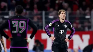 Tiếp tục mất điểm, Bayern Munich tự tay dâng cúp cho Bayer Leverkusen