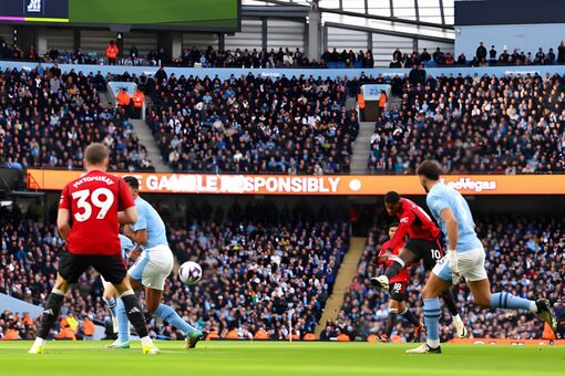 Man City lội ngược dòng thành công trước Man United trong trận derby Manchester thứ 192