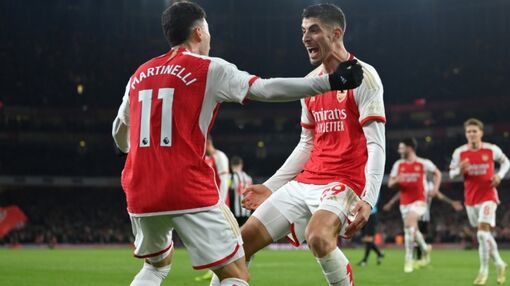 Arsenal thi đấu bản lĩnh trước Brentford để tạm chiếm ngôi đầu Ngoại hạng Anh