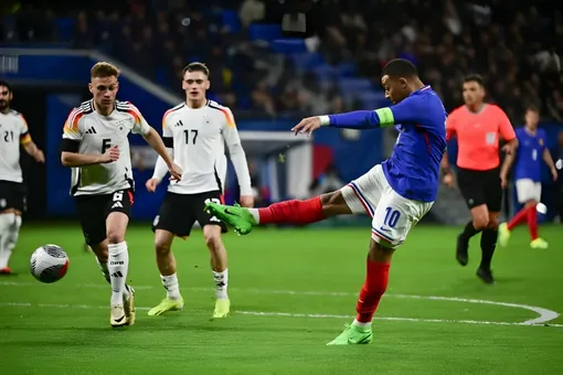Đức thắng thuyết phục ngay trên đất Pháp; Brazil quật ngã Anh ngay tại thánh địa Wembley