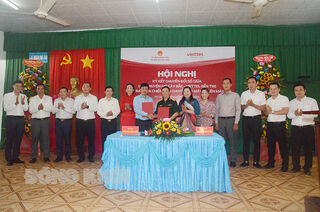 Hội nghị ký kết chuyển đổi số giữa UBND huyện Mỏ Cày Bắc và Viettel Bến Tre