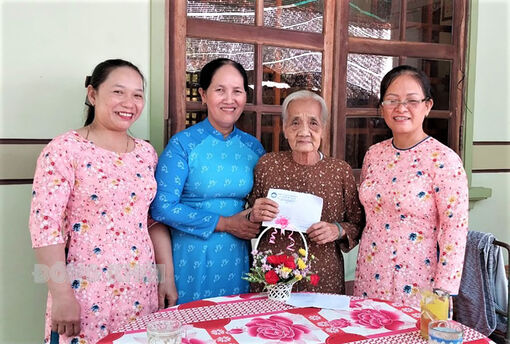 Đóng góp 1 ngày lương Quỹ &quot;Đền ơn đáp nghĩa&quot; tỉnh