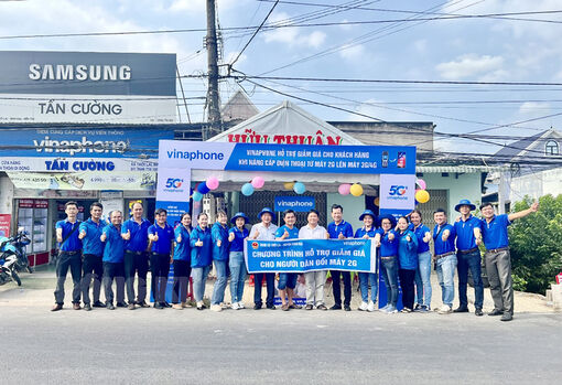 VNPT - VinaPhone Bến Tre tổ chức chương trình hỗ trợ chuyển đổi máy điện thoại 2G cho người dân tại xã Thới Lai