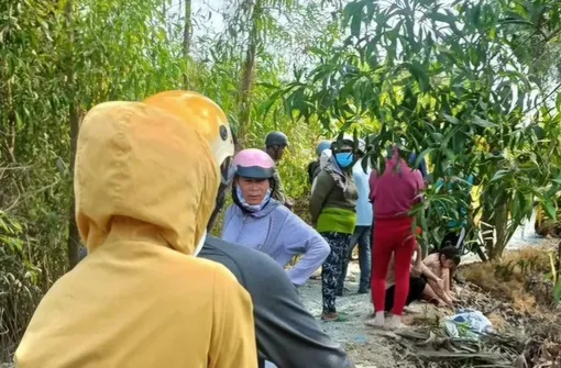 Long An: Nghi án em chồng sát hại chị dâu, dìm xác xuống mương nước Long An: Nghi án em chồng sát hại chị dâu, dìm xác xuống mương nước