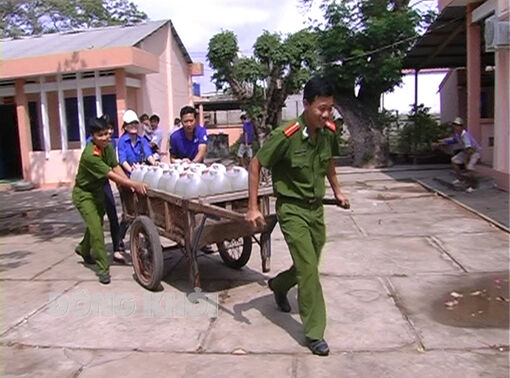 Khoảng 165 điểm cấp nước ngọt tập trung miễn phí cho người dân