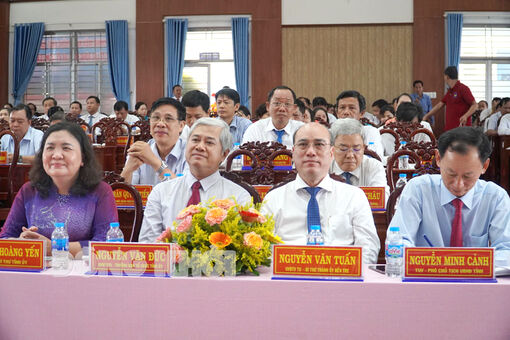 Họp mặt kỷ niệm 15 năm Ngày thành lập huyện Mỏ Cày Bắc