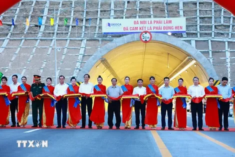 Thủ tướng phát lệnh khai thác cao tốc Cam Lâm - Vĩnh Hảo và Diễn Châu - Bãi Vọt