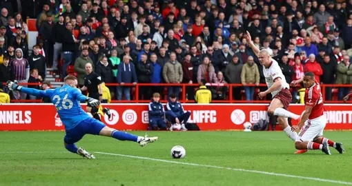Đả bại Nottingham Forest, Man City tiếp tục duy trì cuộc đua vô địch với Arsenal