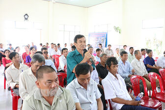 Đại biểu Quốc hội tiếp xúc cử tri tại xã Phú Sơn, huyện Chợ Lách
