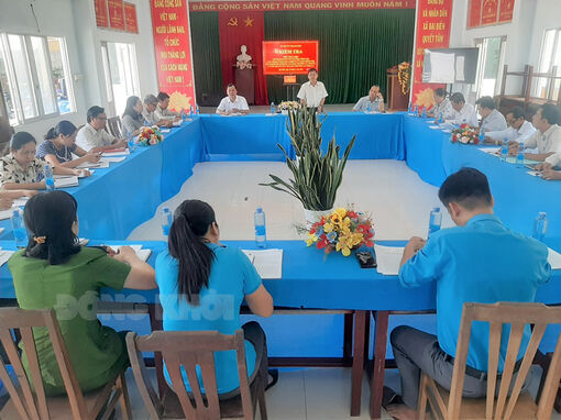 Thường trực Huyện ủy Thạnh Phú làm việc với Đảng ủy xã Đại Điền