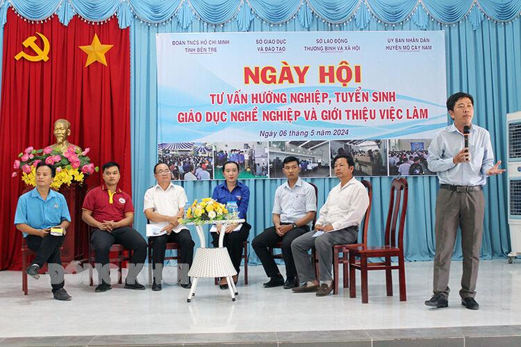 Tư vấn hướng nghiệp cho học sinh lớp 9 tại huyện Mỏ Cày Nam