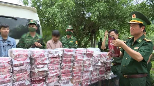 Bắt nhóm đối tượng vận chuyển 121 kg ma túy từ Lào vào Việt Nam Bắt nhóm đối tượng vận chuyển 121 kg ma túy từ Lào vào Việt Nam