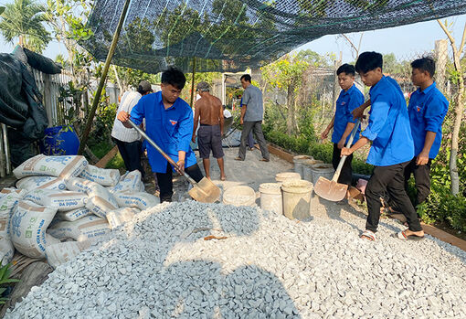 Chợ Lách vận dụng, phát huy tốt vai trò nêu gương của cán bộ, đảng viên