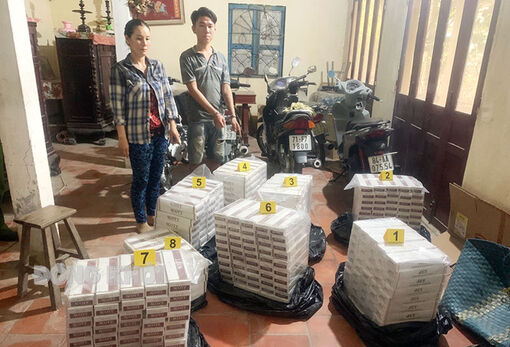 Bắt quả tang hai đối tượng mua bán, vận chuyển, trên 4.000 gói thuốc lá điếu nhập lậu Bắt quả tang hai đối tượng mua bán, vận chuyển, trên 4.000 gói thuốc lá điếu nhập lậu