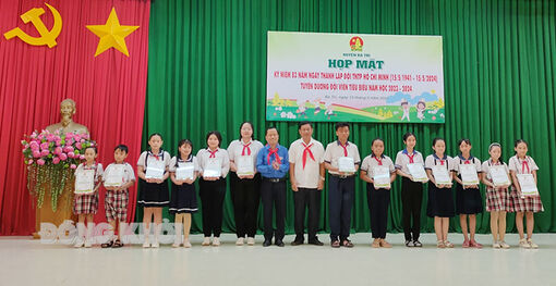 Ba Tri họp mặt 83 năm Ngày thành lập Đội Thiếu niên tiền phong Hồ Chí Minh